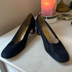 Pre loved vintage low pumps